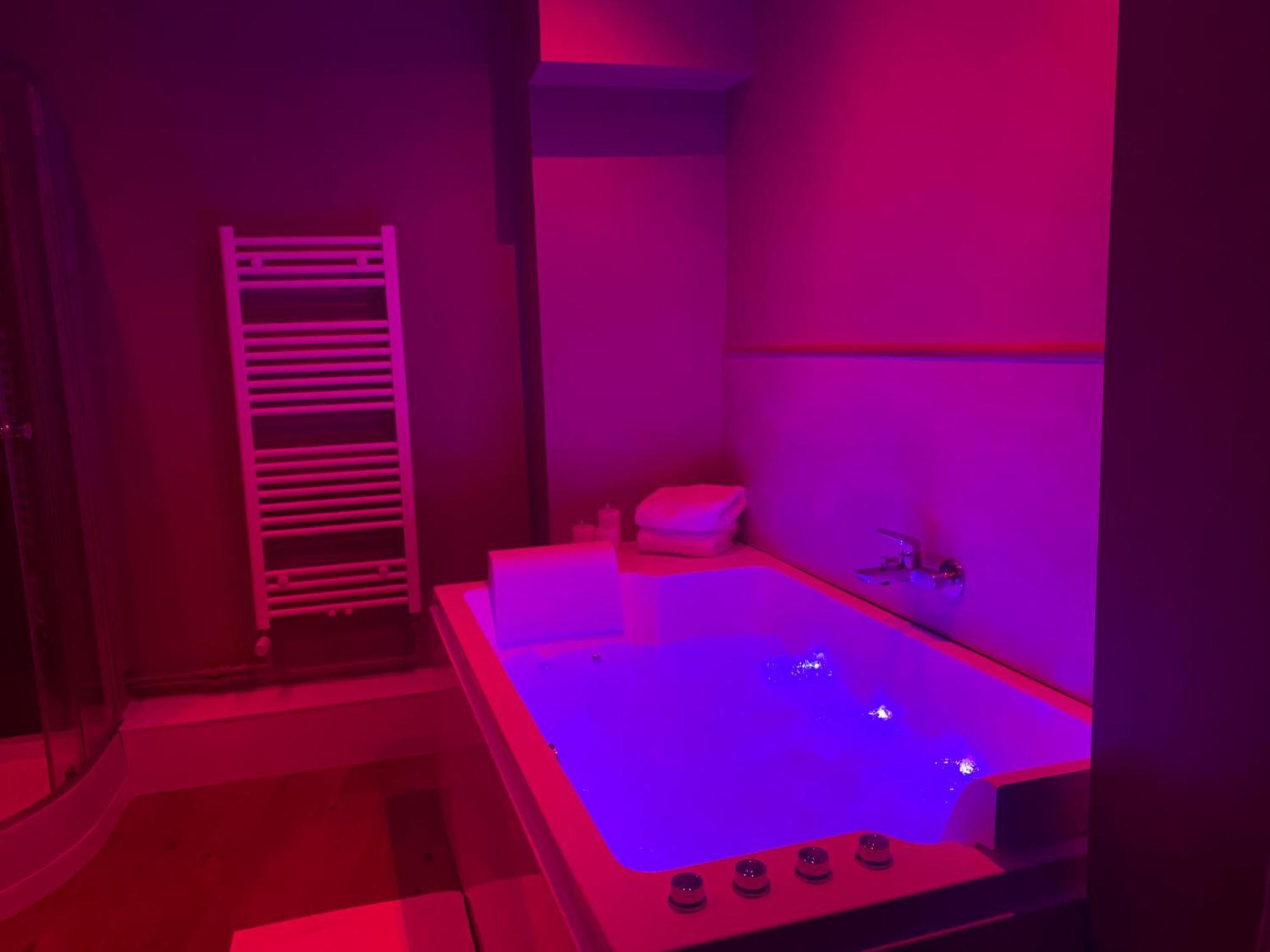 Un Cocon En Ville - Chambre Spa Chic Et Elegante Pacy-sur-Eure エクステリア 写真